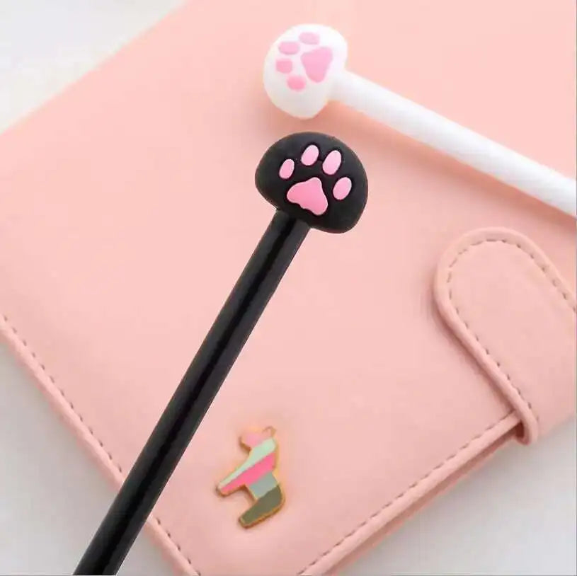 Craque pour cette gomme patte de chat kawaii 🐾 ! Pratique et trop mignonne, elle est parfaite pour ta trousse ou ton bureau
