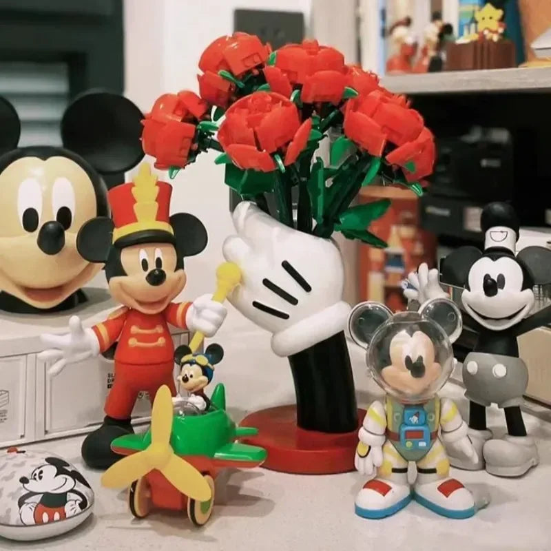 Mickey Créatif – Figurine Kawaii avec Vase de Roses