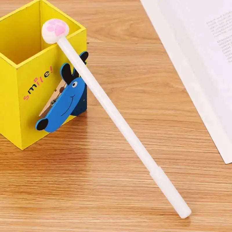 Craque pour cette gomme patte de chat kawaii 🐾 ! Pratique et trop mignonne, elle est parfaite pour ta trousse ou ton bureau